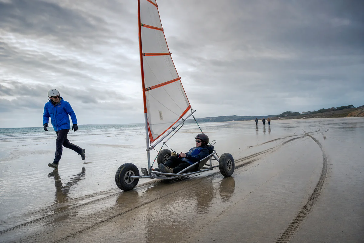 Le char à voile dangereux l'est surtout quand on oublie le vent