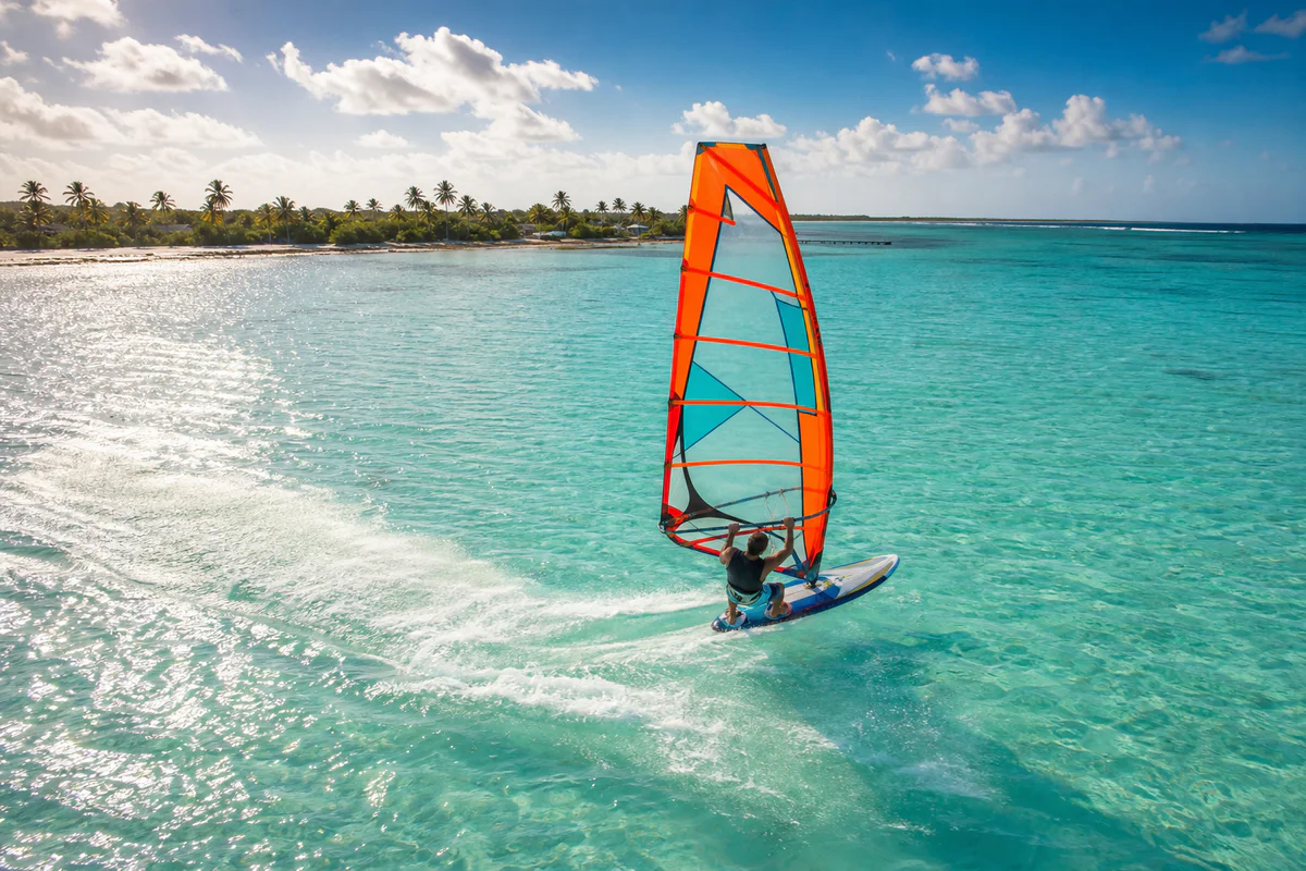 Windsurf Bonaire : quel spot choisir selon son niveau et la saison ?